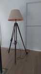 Lampa stojąca trójnóg