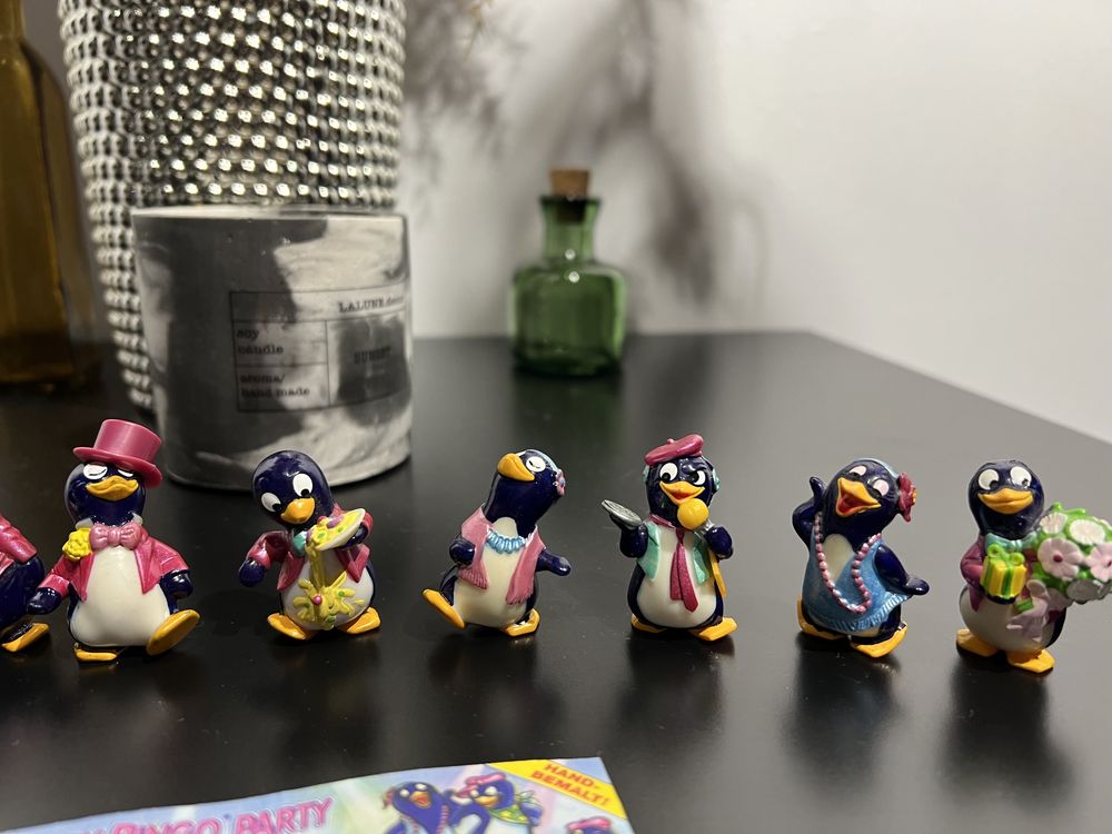Пінгвіни в барі кіндер іграшки киндер
