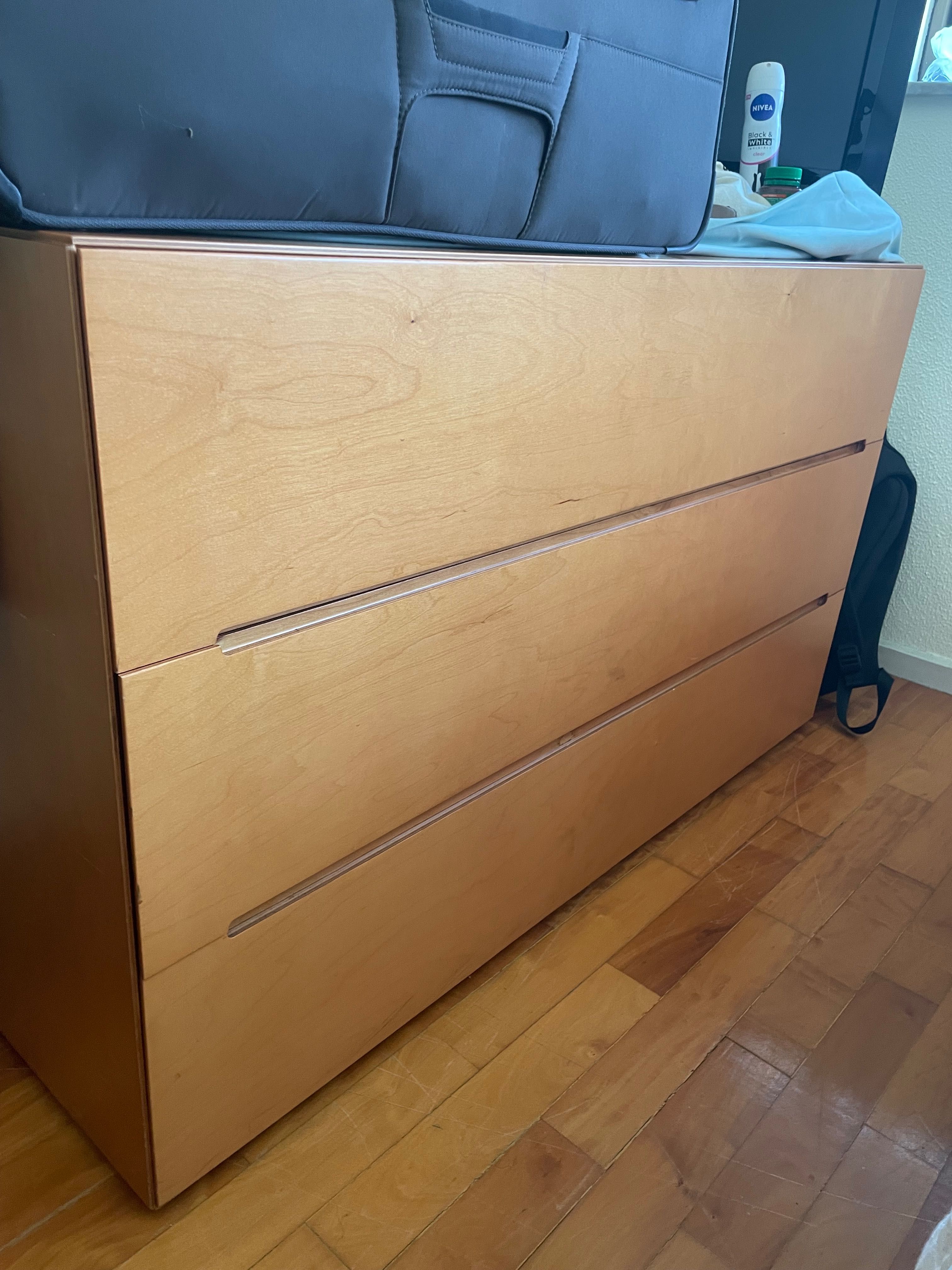 Cómoda com gavetas de veludo