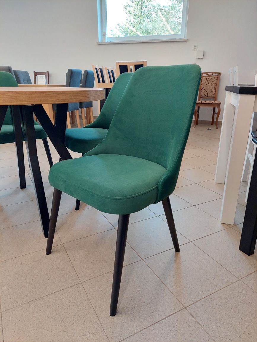 Wyprzedaż Stół okrągły rozkładany do 200cm + 4 krzesła tapicerowane