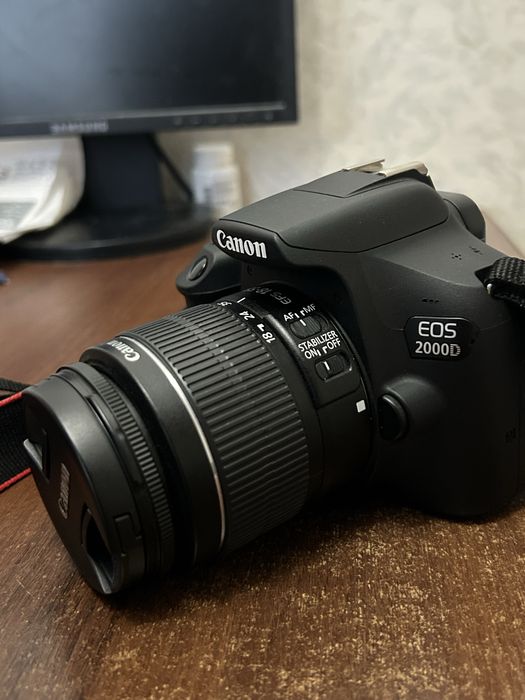 Фотоапарат Canon EOS 2000D