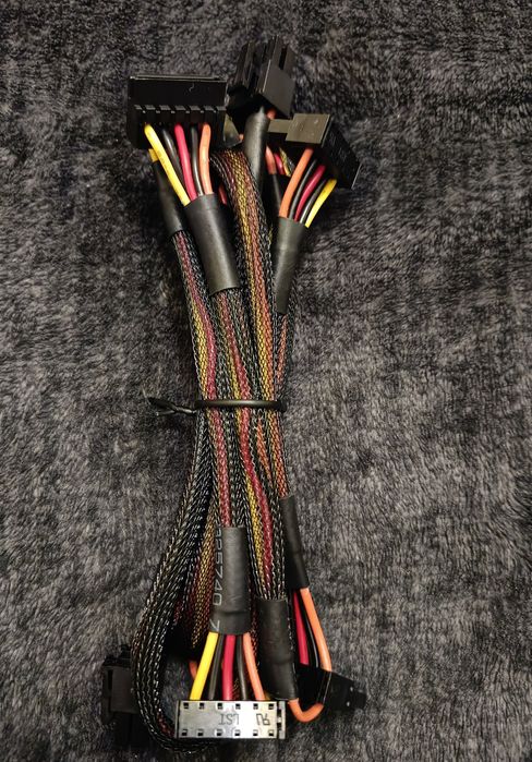 Кабелі живлення Gigabyte PCI-E Express, 8 pin + 6+2 pin.