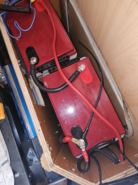 2 Baterias 6V 600Ah ( Banco 12V 600Ah)