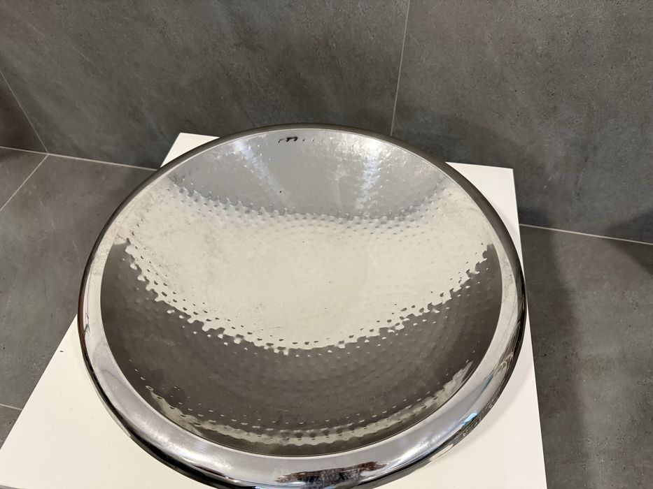 Centro de mesa em metal leve