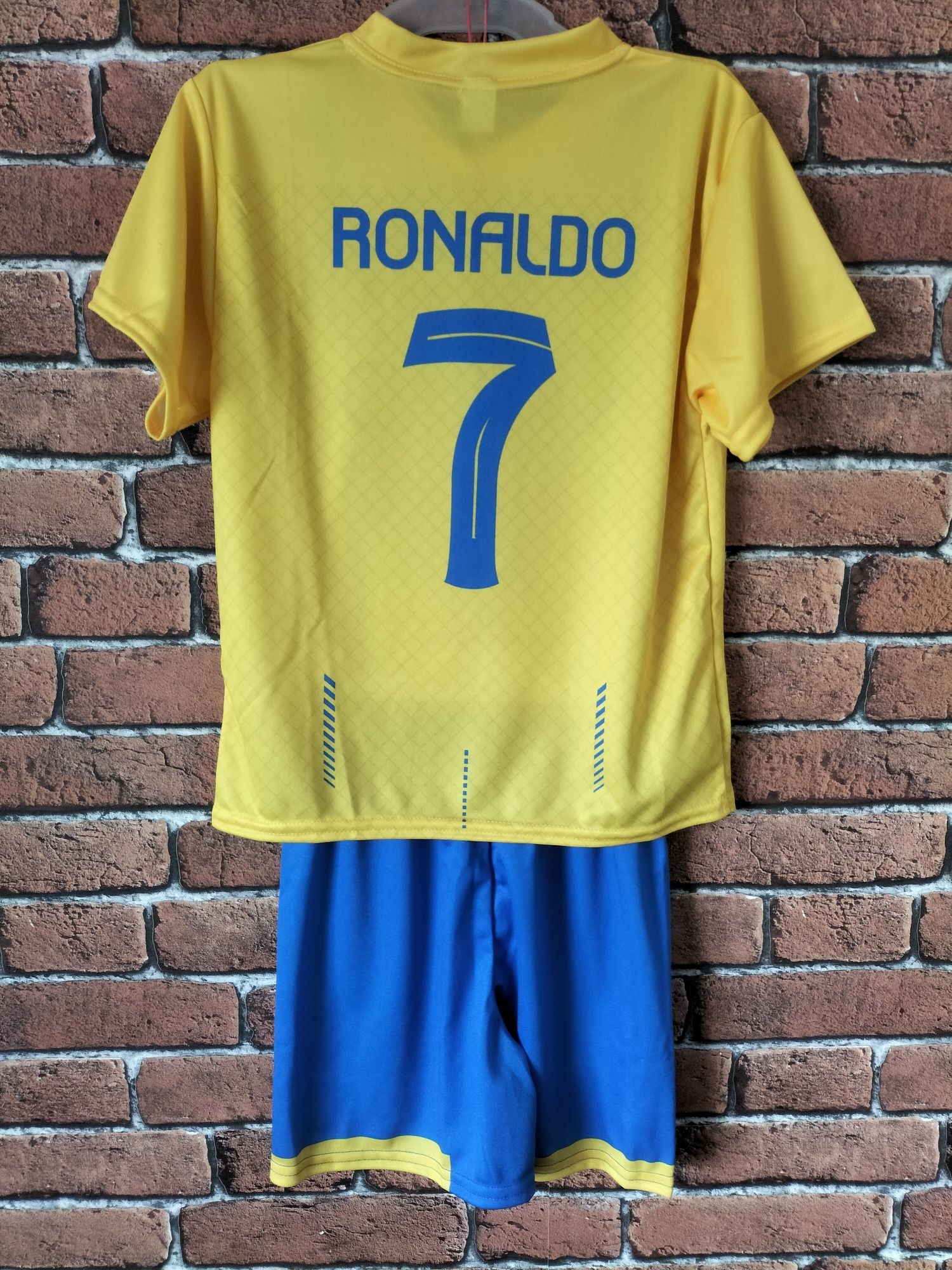 Strój piłkarski dziecięcy Al-Nassr Ronaldo rozm. 122