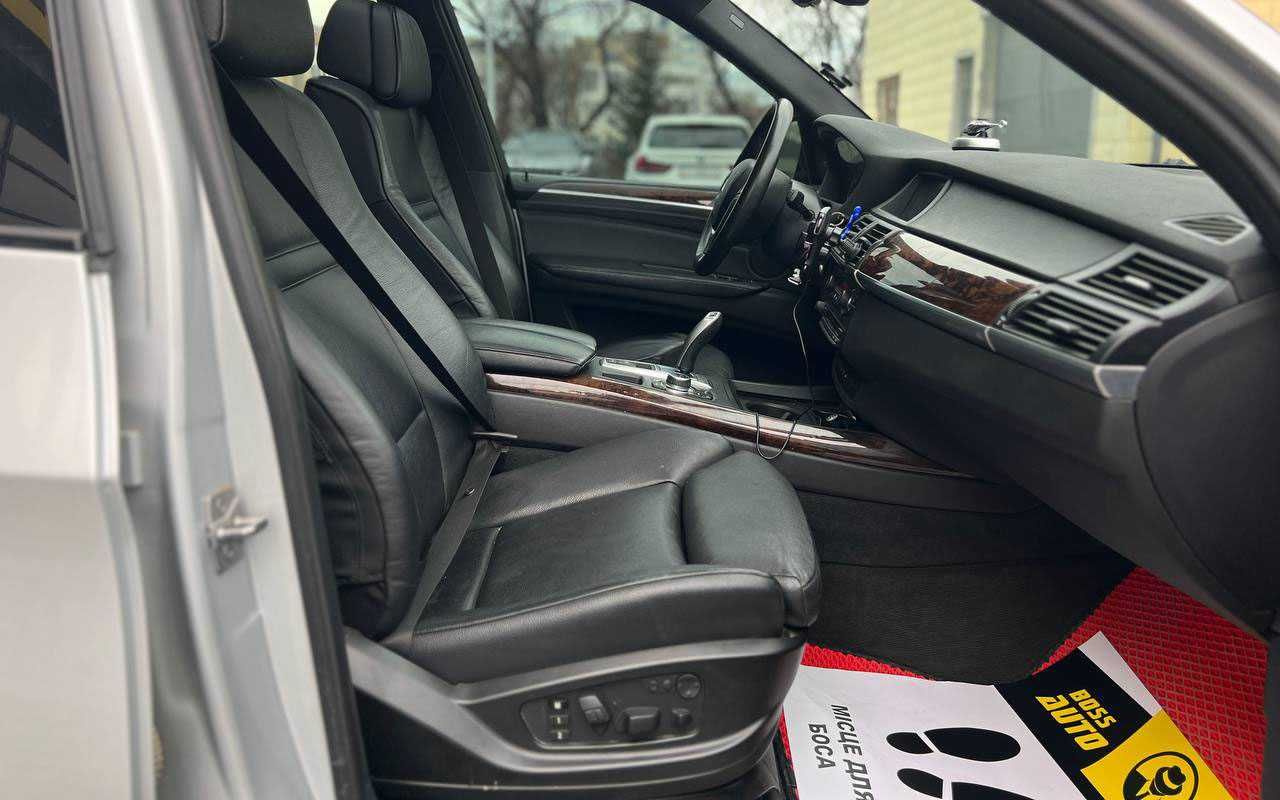 BMW X5 2010 року