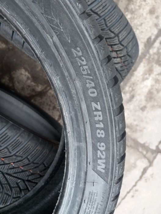Sprzedam opony zdjęte z nowego samochodu 225/40 r18 Kumho