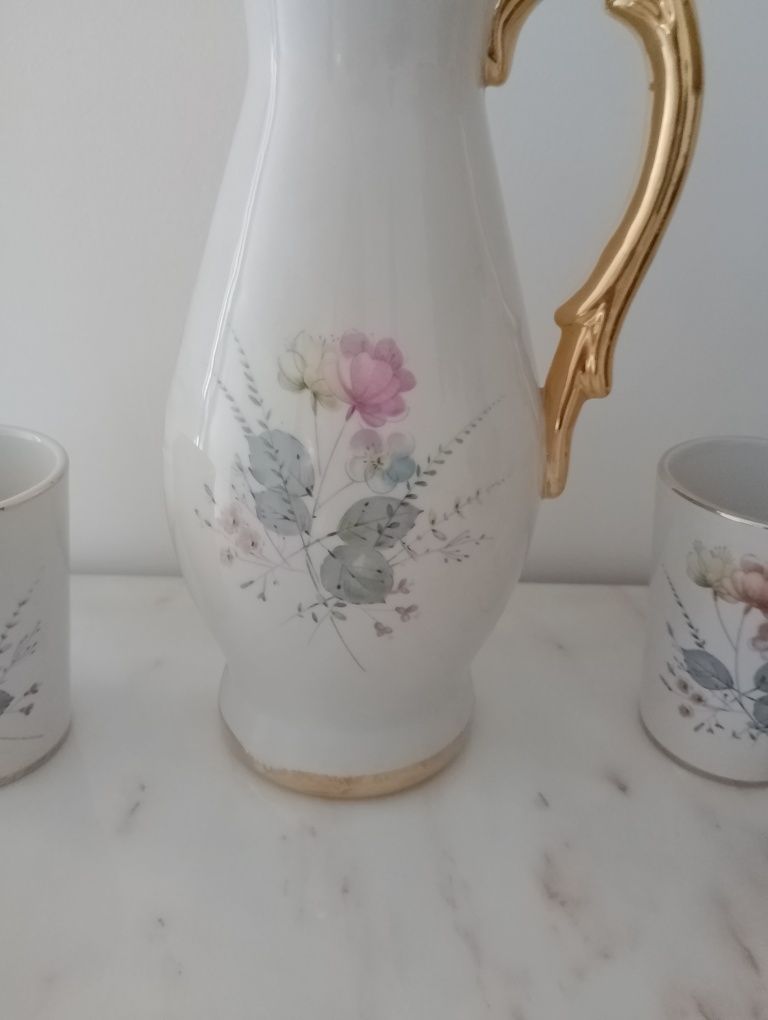Jarro com 12 copos em porcelana