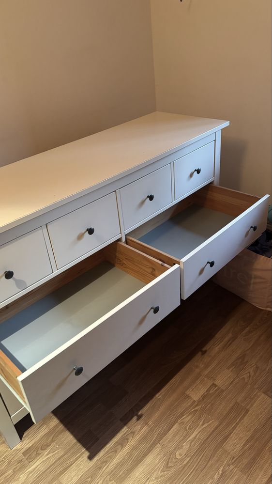 Cómoda IKEA HEMNES 8 gavetas
