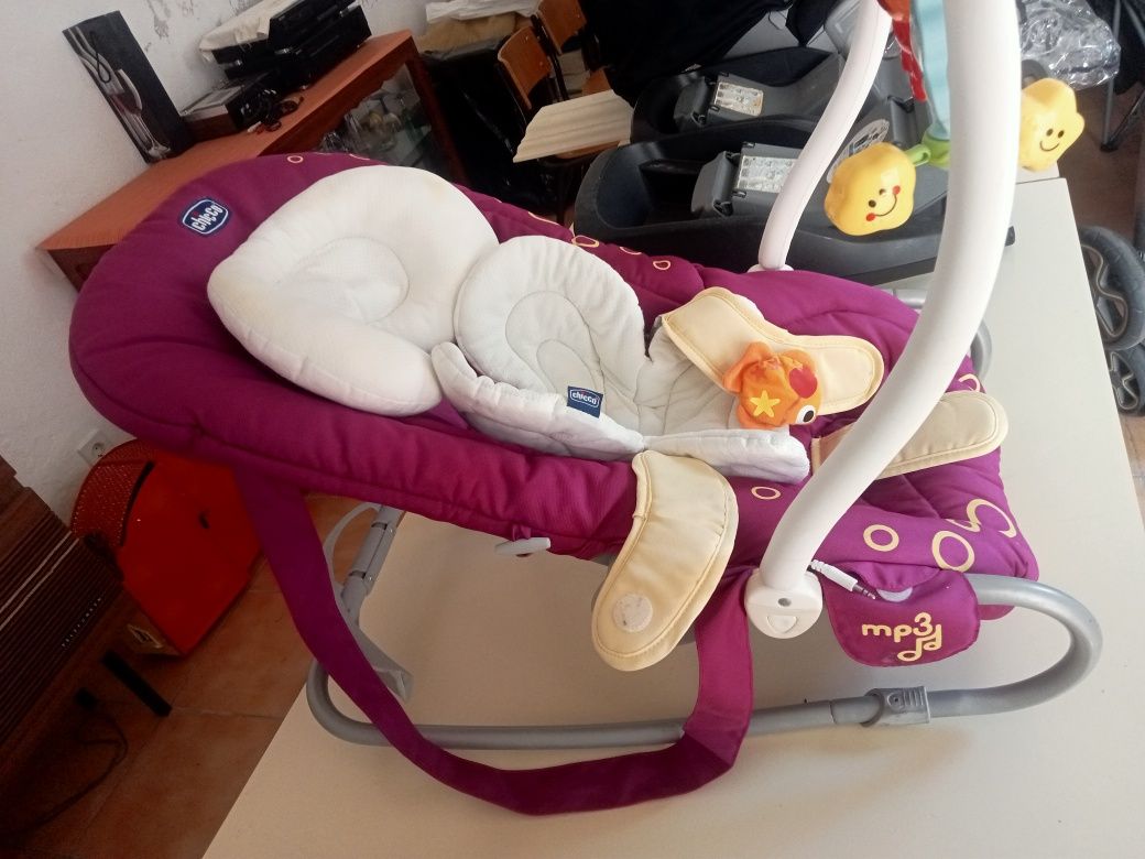 Cama de viagem e 2 espreguiçadeiras