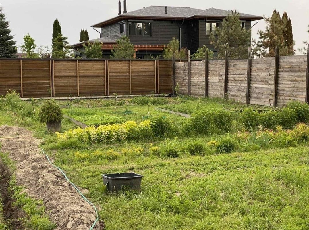 Продаж ділянки село Лісне 12 соток.З будиночком.