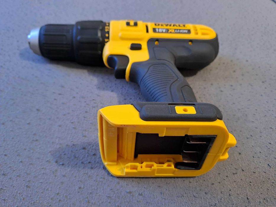 Wiertarko-wkrętarka udarowa DeWalt DCD776