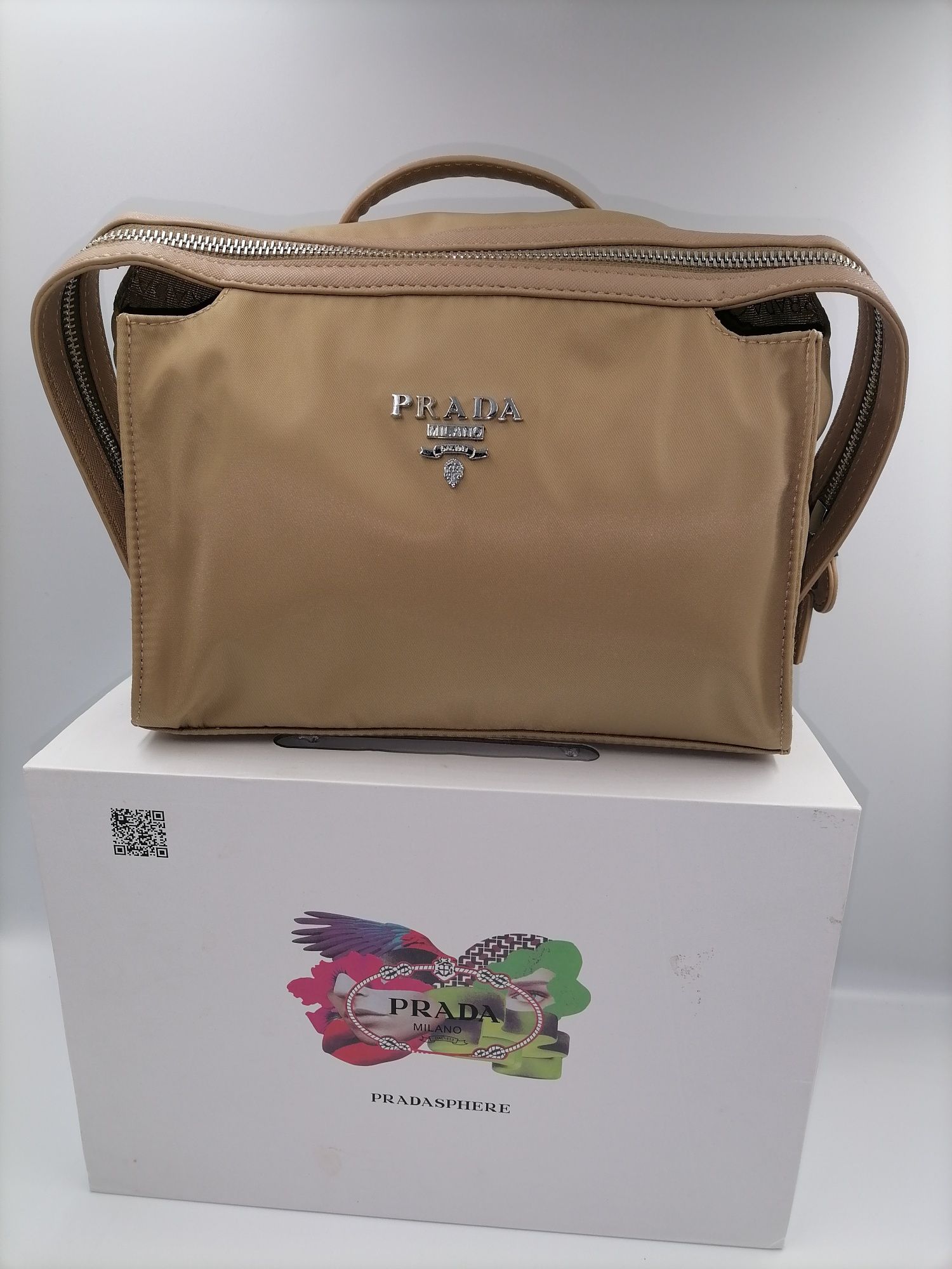 Продам сумку PRADA цвет бежевый.