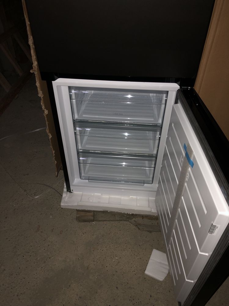 Холодильник LAMONA новий