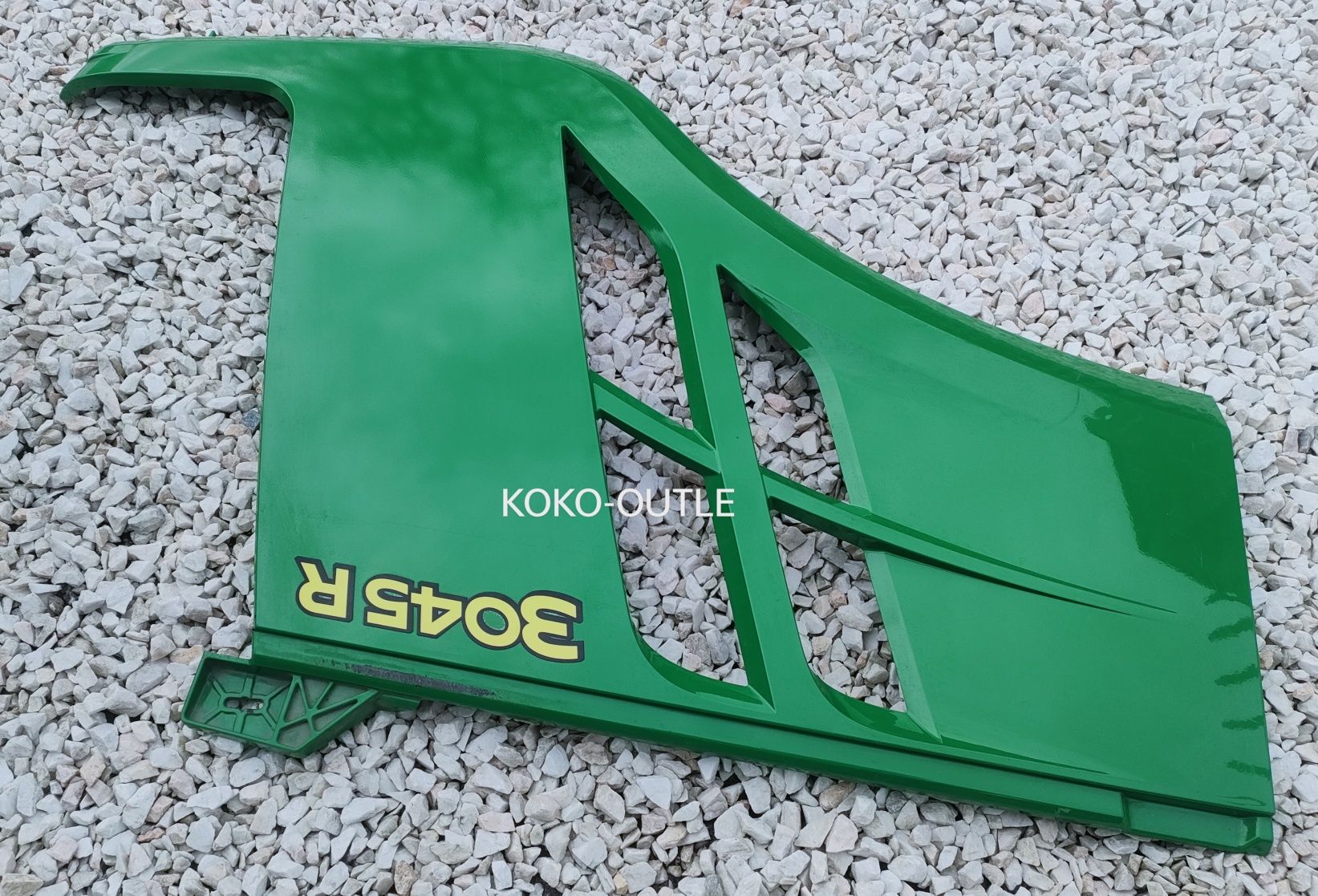 Traktorek kosiarka ogrodowy John Deere 3045r bok maski prawy  LVU23985