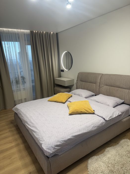 ЛЮКС апартаменти  в центрі міста з власним паркомісцем