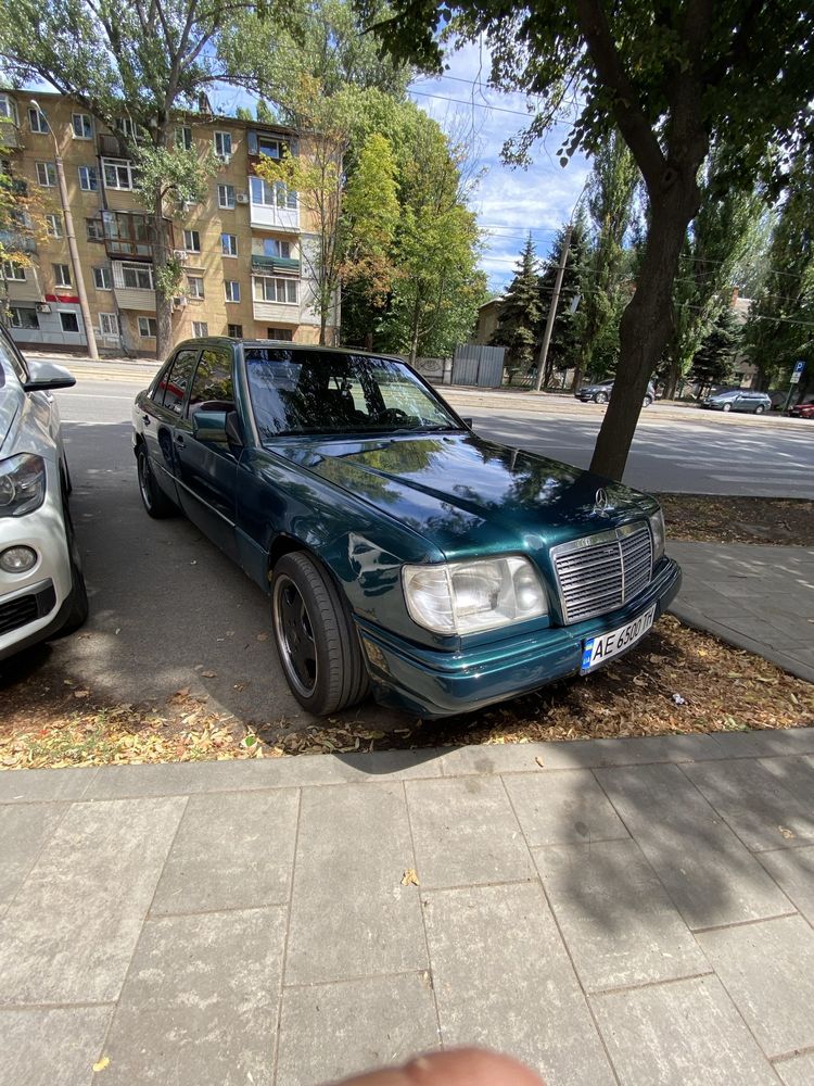 Продам Мерседес 124