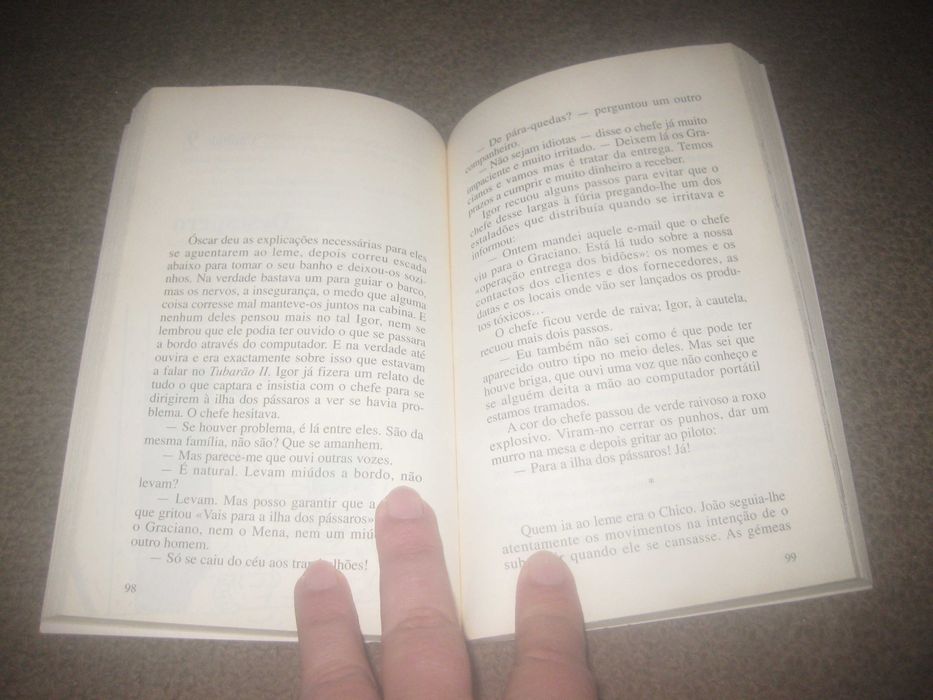 Livro "Uma Aventura no Alto Mar"