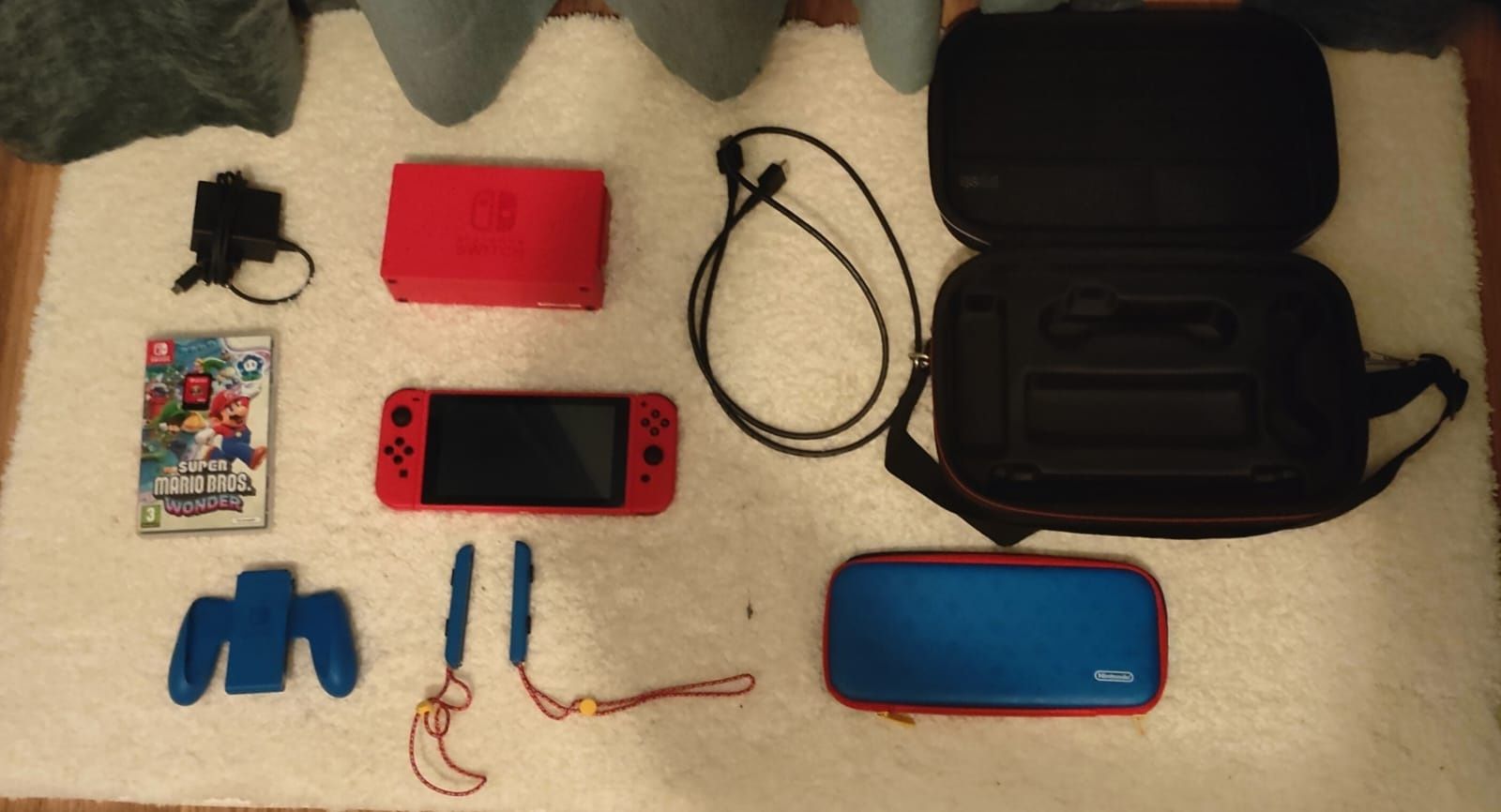 Nintendo Switch versão mario azul e vermelho com 2 jogos e acessórios