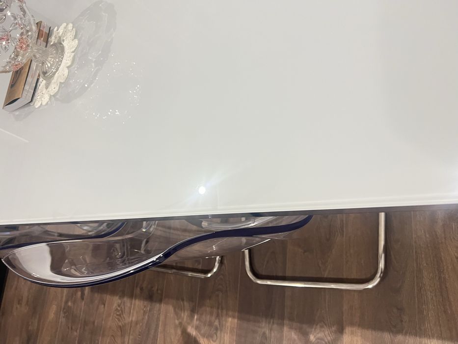 Mesa de jantar c/ 6 cadeiras