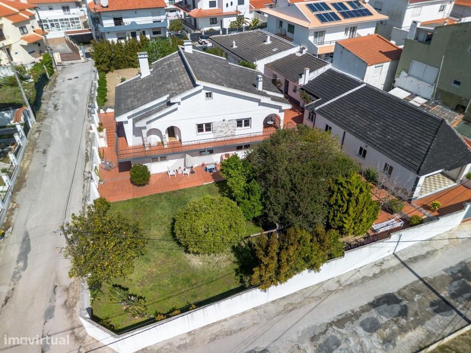 MORADIA T4 em Gaveto e 2 Apartamentos Independentes – Charneca da Capa