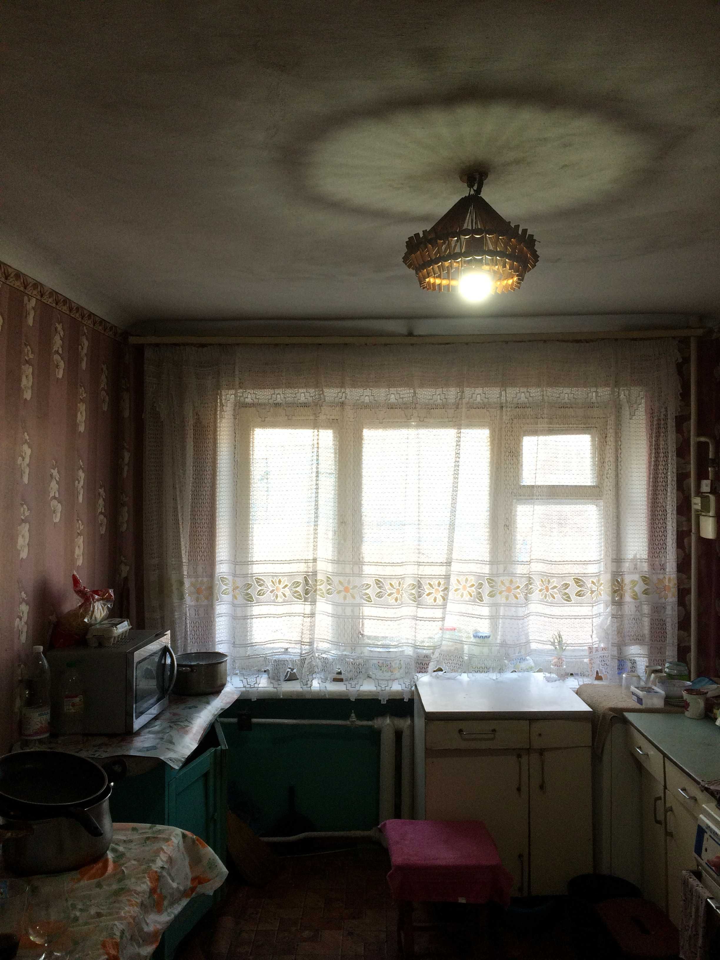 Продається секція 2 кімнати гуртожитку, р - н Центр не кутова