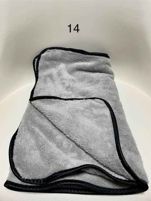 Diverso material de detalhe automóvel