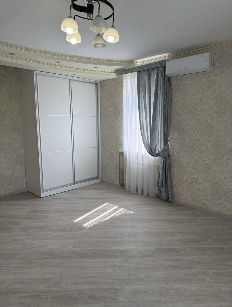 Продам 1 кім кв Тополь-3