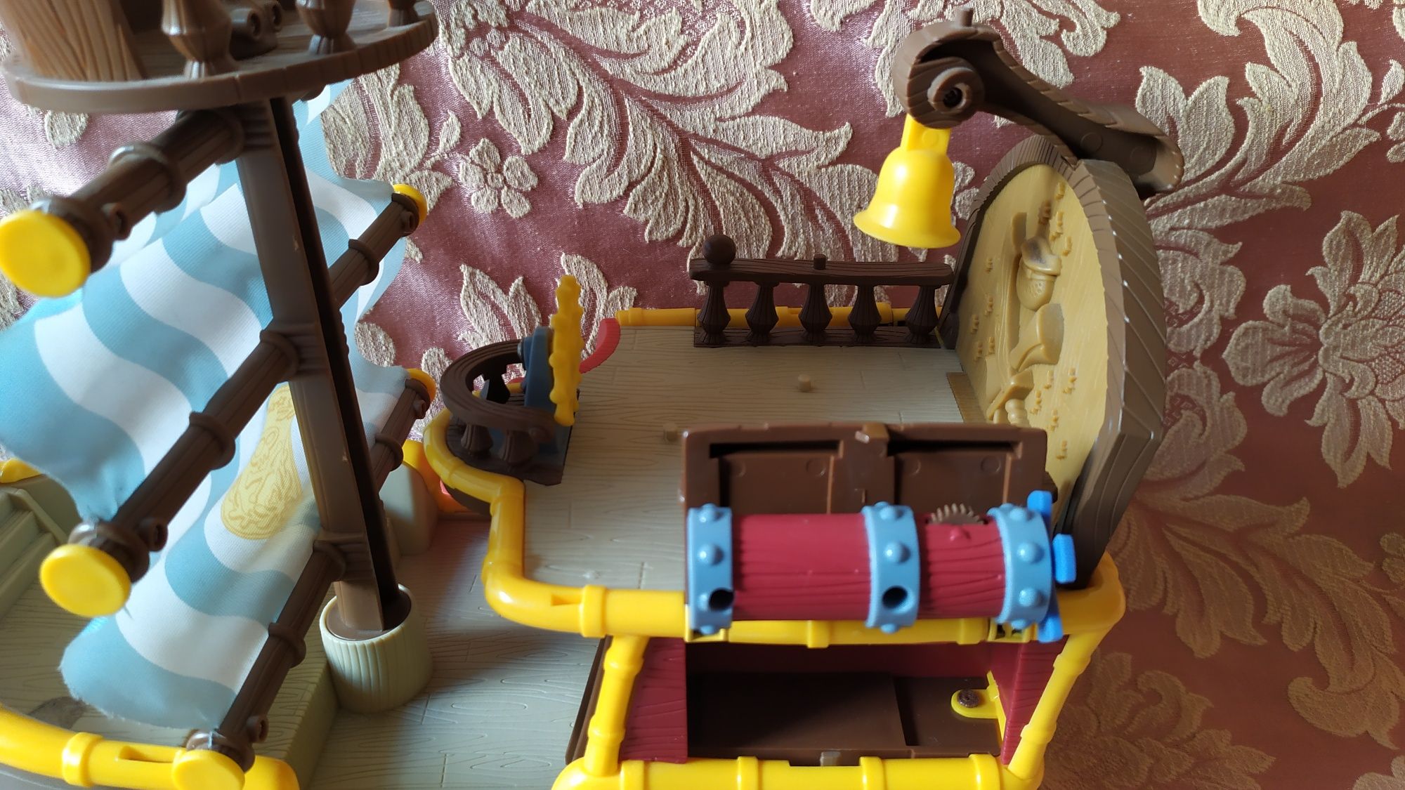 Brinquedos de criança Cavalo de Pau + Barco pirata Jake