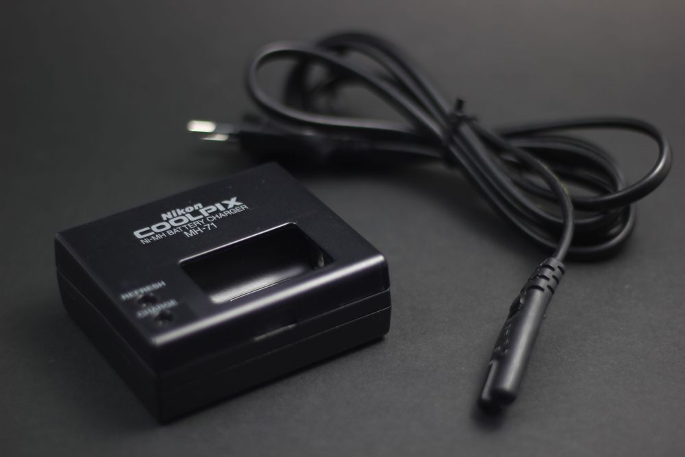 Nikon CoolPix Carregador MH-71