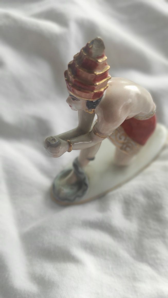 Figurka kobiety z wężem. Rosenthal. Uszkodzona