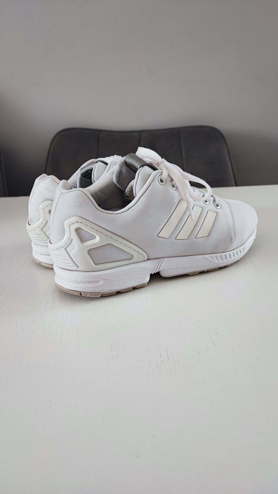 Buty sportowe damskie firmy Adidas rozmiar 39 1/3 wkładka 24,5 cm