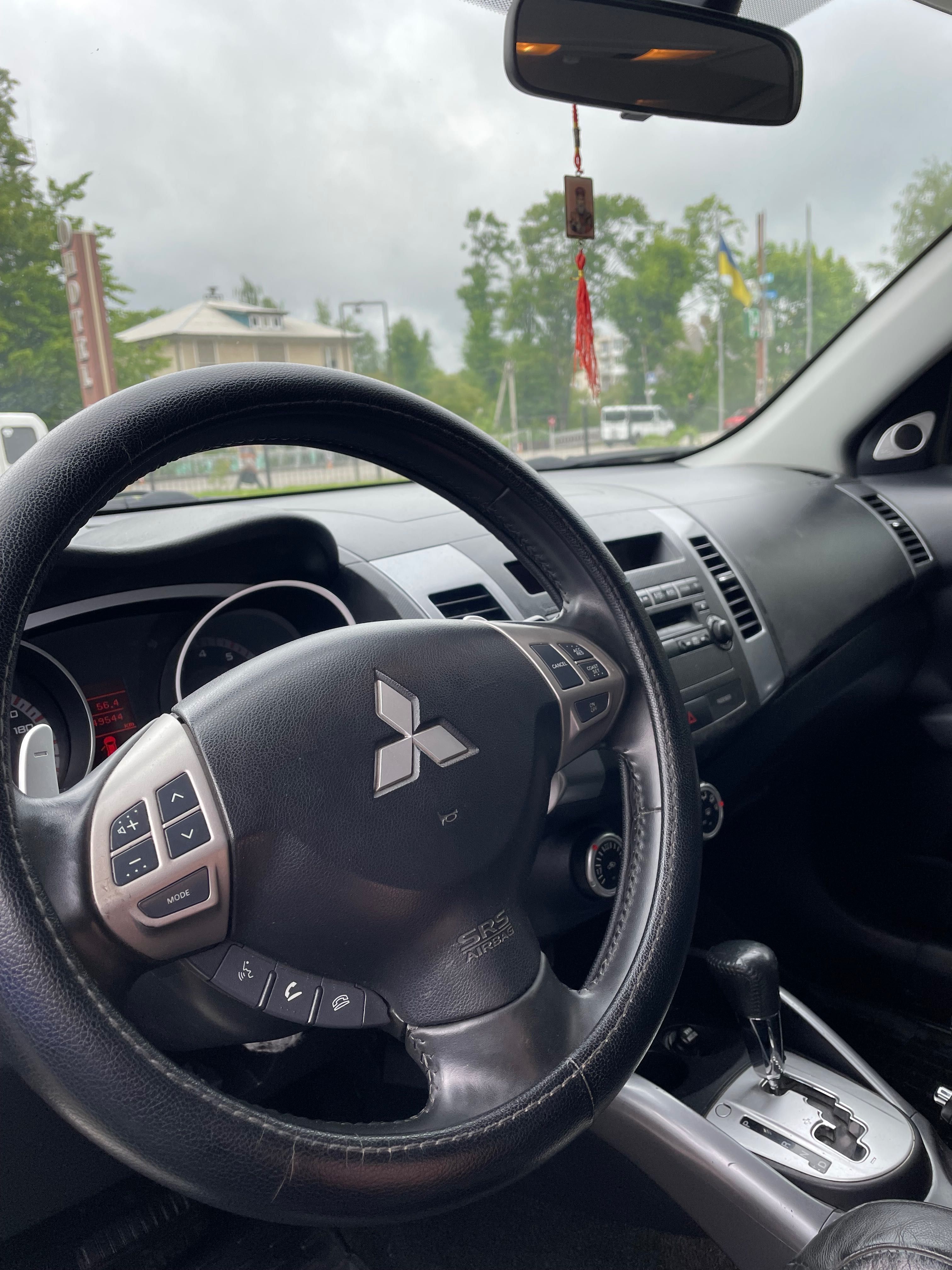 Продам Mitsubishi Outlander XL