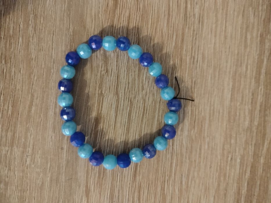 Niebieska bransoletka