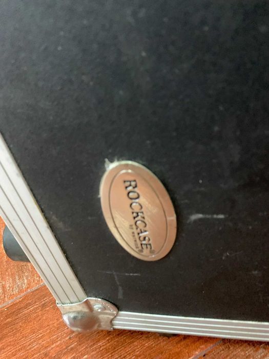 Hardcase para teclados marca Rockcase .