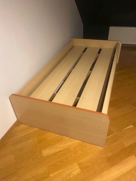 Łóżka młodzieżowe z materacami