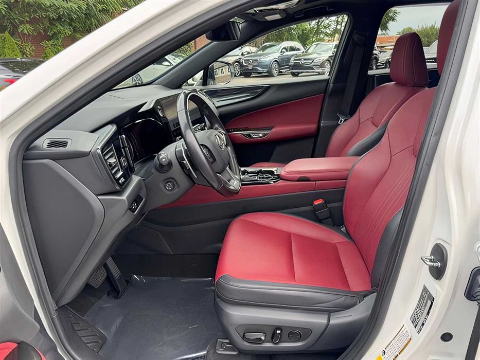 Lexus NX      2022