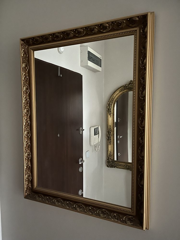 Lustro w złoconej ramie 65 cm x 85  cm