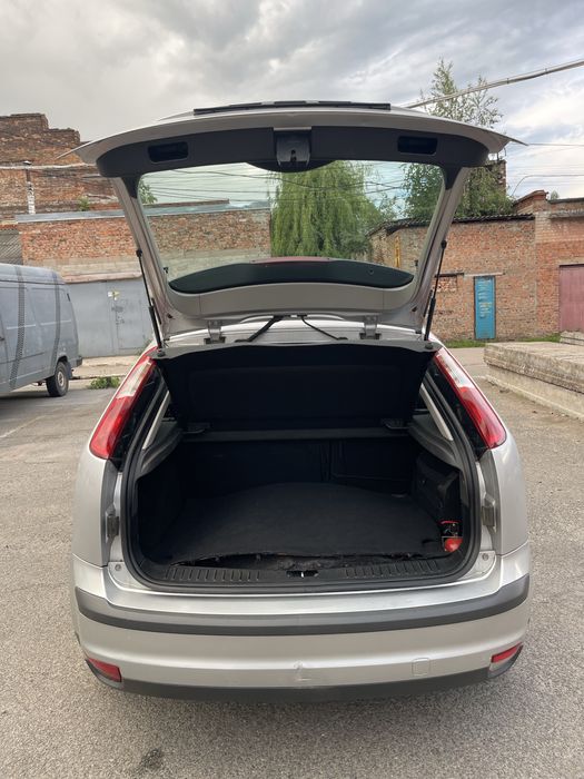 Продам Ford Focus 2004 р, в максимальній комплектаціі