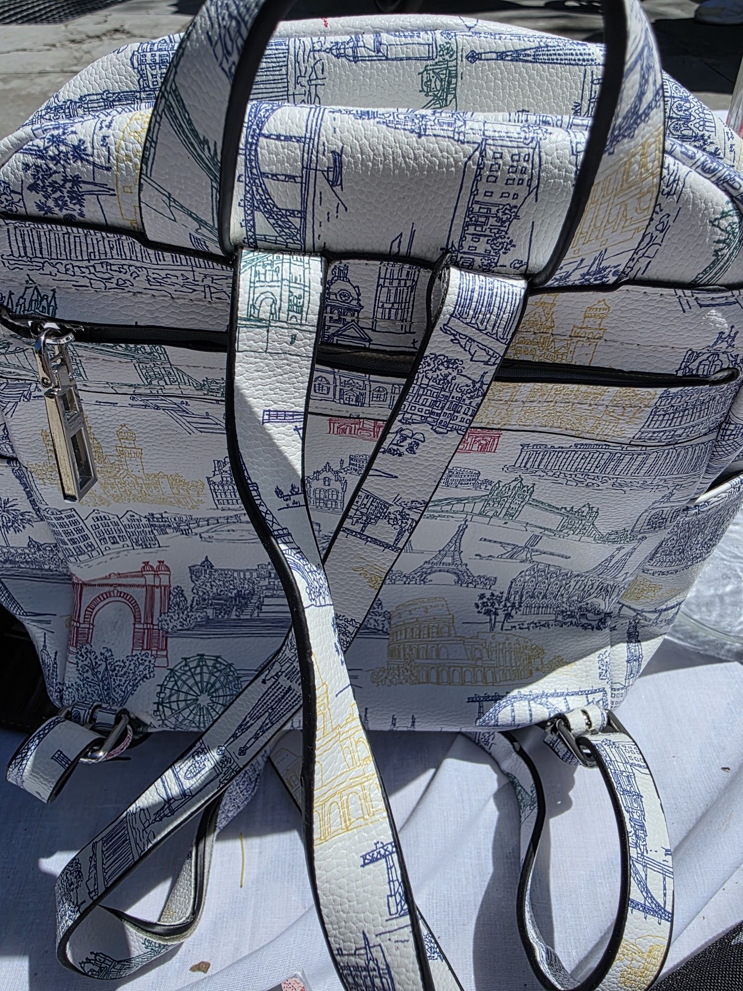 Vendo mochila praticamente como nova