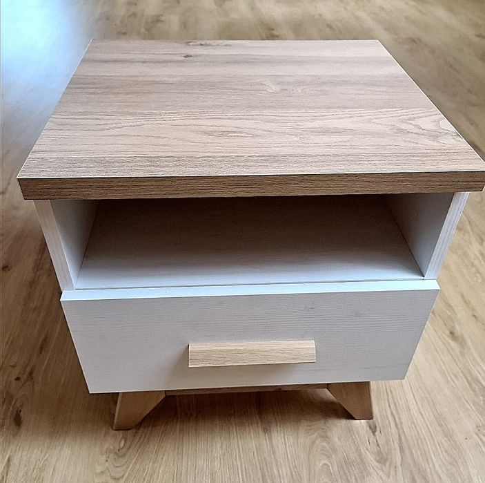 Stolik nocny, szuflada wysuwana