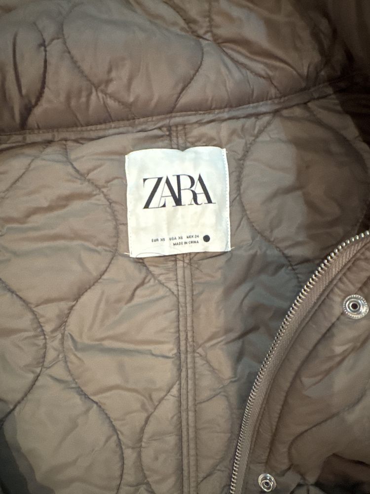 Жіноча осіння куртка  Zara