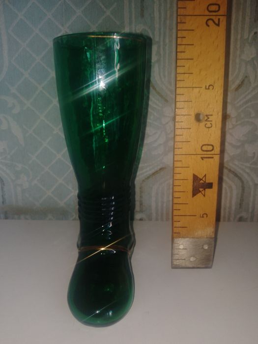 Продаються художні вироби зі скла та фарфору виробництва ГДР та СРСР.