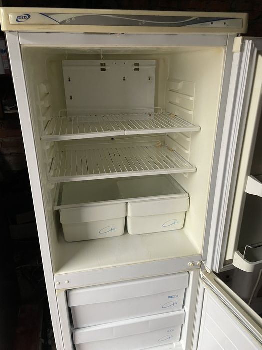 Холодильник, морозильна камера