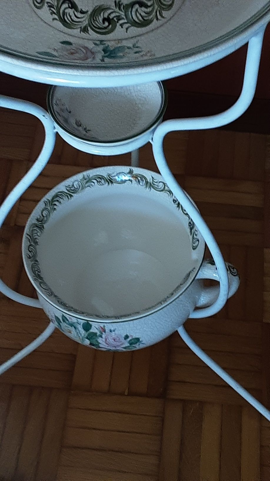 Lavatório vintage com louça de Alcobaça