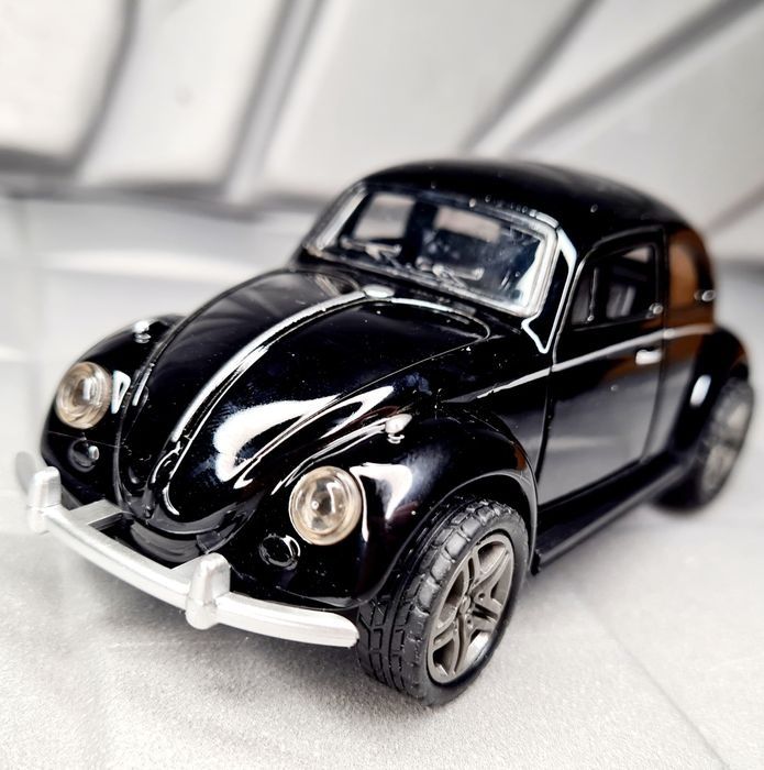 Nowy samochodzik metalowy Volkswagen Garbus czarny - zabawki