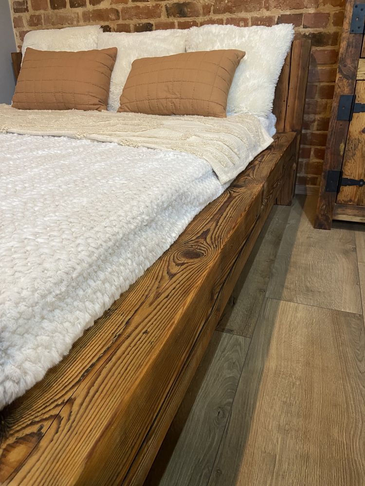 Łóżko ze starego drewna, stare drewno, stare deski