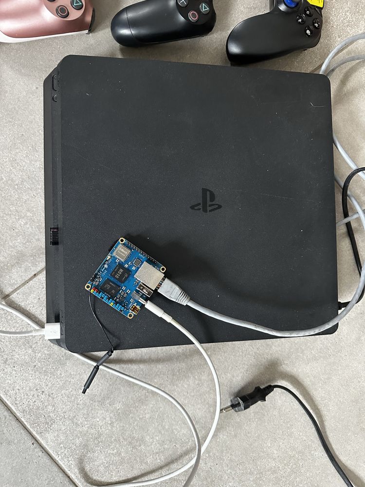 Playstation 4 desblo.keada, 1TB armazenamento com chip interno