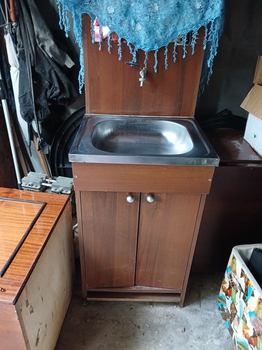 Дачний умивальник з дзеркалом та тумбою