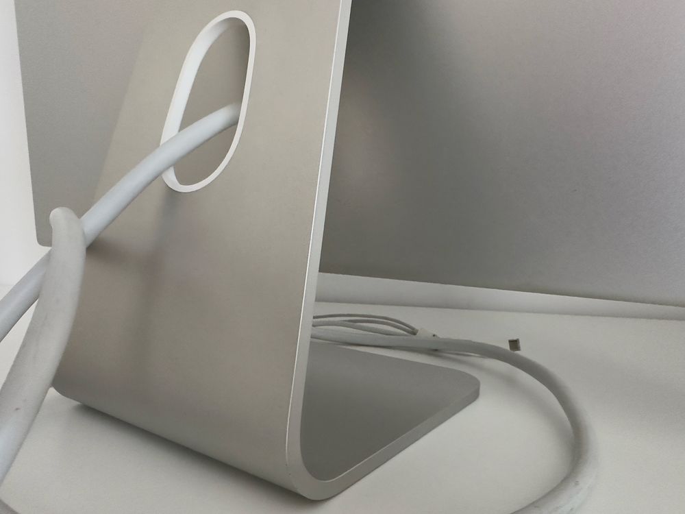 Monitor  Cinema Display 30”, model: A1083